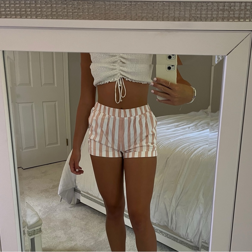 Forever 21 Peach and White Striped Shorts, Fold over Cuff Women’s Size Medium